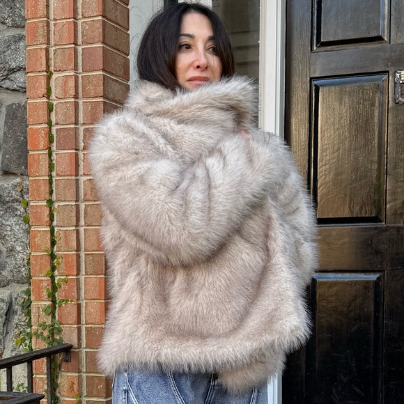 ✨LAST ONE✨Fabulous Faux Fur Coat - Picture 5 of 7